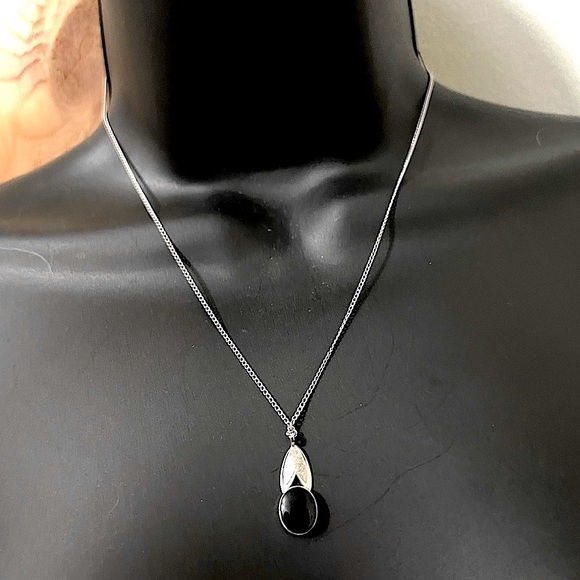 Van Dell Jewelry - Van Dell Vintage Sterling Silver Black Onyx Pendant Necklace